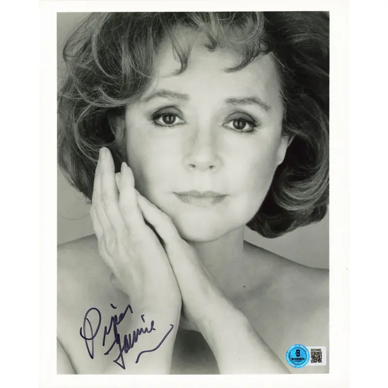 Piper Laurie Twin Peaks Authentic Signed 8x10 Vertical Photo BAS #BS29466