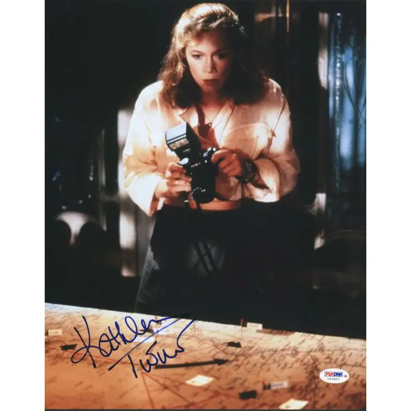 Kathleen Turner Signed Authentic 11X14 Photo Autographed PSA/DNA #U52907