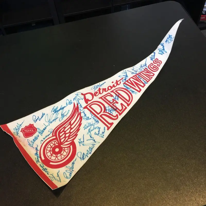 1978-79 Detroit Red Wings Team Signed Pennant Flag With 20+ Signatures