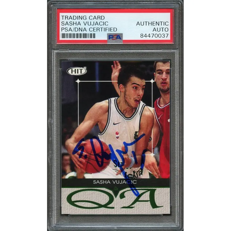 2004 SAGE Hit #Q8 Sasha Vujacic Signed Card AUTO PSA Slabbed